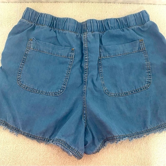 Time and Tru Women Denim Shorts Size Medium (8-10) Fringe Bottoms Pockets NWOT - Picture 5 of 7